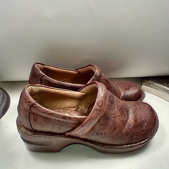Born Shoes - Born B.O.C Brown Embossed Clogs Women’s sz 7.5/38.5.